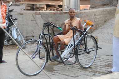 Wheelchaiar sadhu4